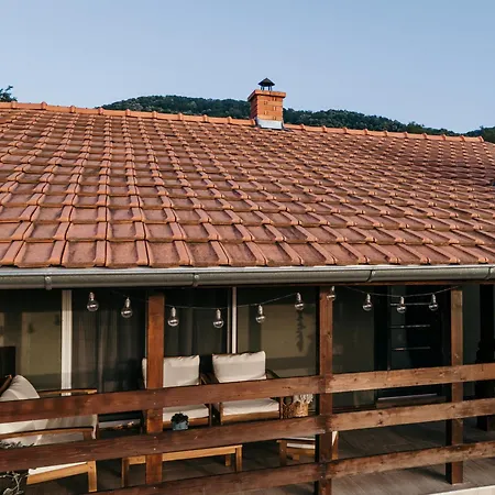 Sapat Vetra Vikendica Holiday home